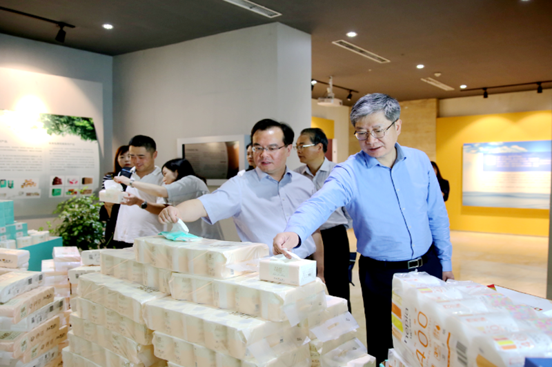 2019年 5月22日，時(shí)任浙江省社會(huì)組織綜合黨委專職副書(shū)記、省民政廳社會(huì)組織管理局局長(zhǎng)蔡國(guó)華蒞臨景興紙業(yè)調(diào)研企業(yè)發(fā)展情況和黨建工作