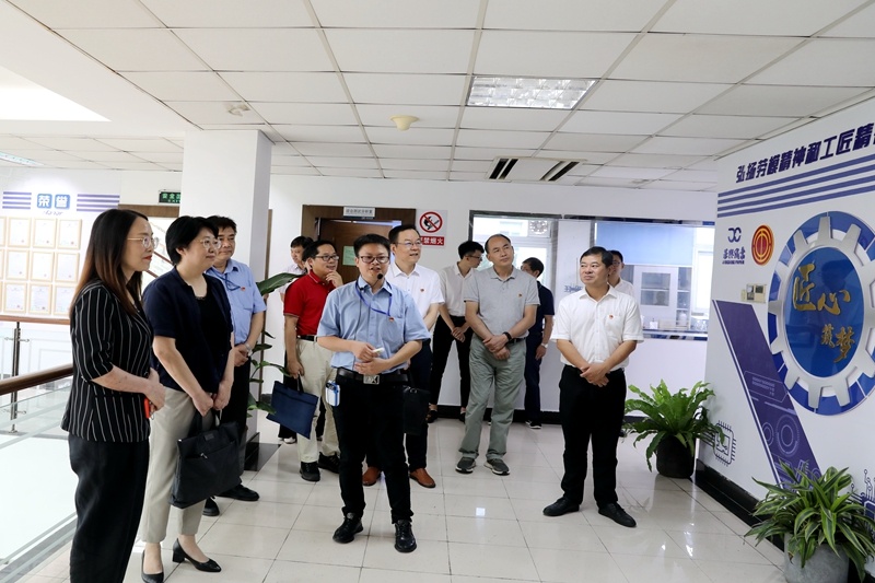 2020年7月14日，時(shí)任浙江省總工會(huì)黨組成員、副主席張衛(wèi)華一行蒞臨景興紙業(yè)調(diào)研推進(jìn)新時(shí)代產(chǎn)業(yè)工人隊(duì)伍建設(shè)改革工作