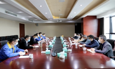 平湖市委常委、宣傳部長(zhǎng)沈志鳳蒞臨景興紙業(yè)調(diào)研疫情防控和復(fù)工復(fù)產(chǎn)情況