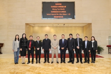 馬來西亞大學(xué)聯(lián)盟主席拿督斯里黃炫碩一行蒞臨景興紙業(yè)參觀交流，共建“一帶一路”人才培養(yǎng)培訓(xùn)基地