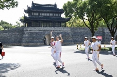 笑臉與熱情刷屏！這名火炬手是景興人！